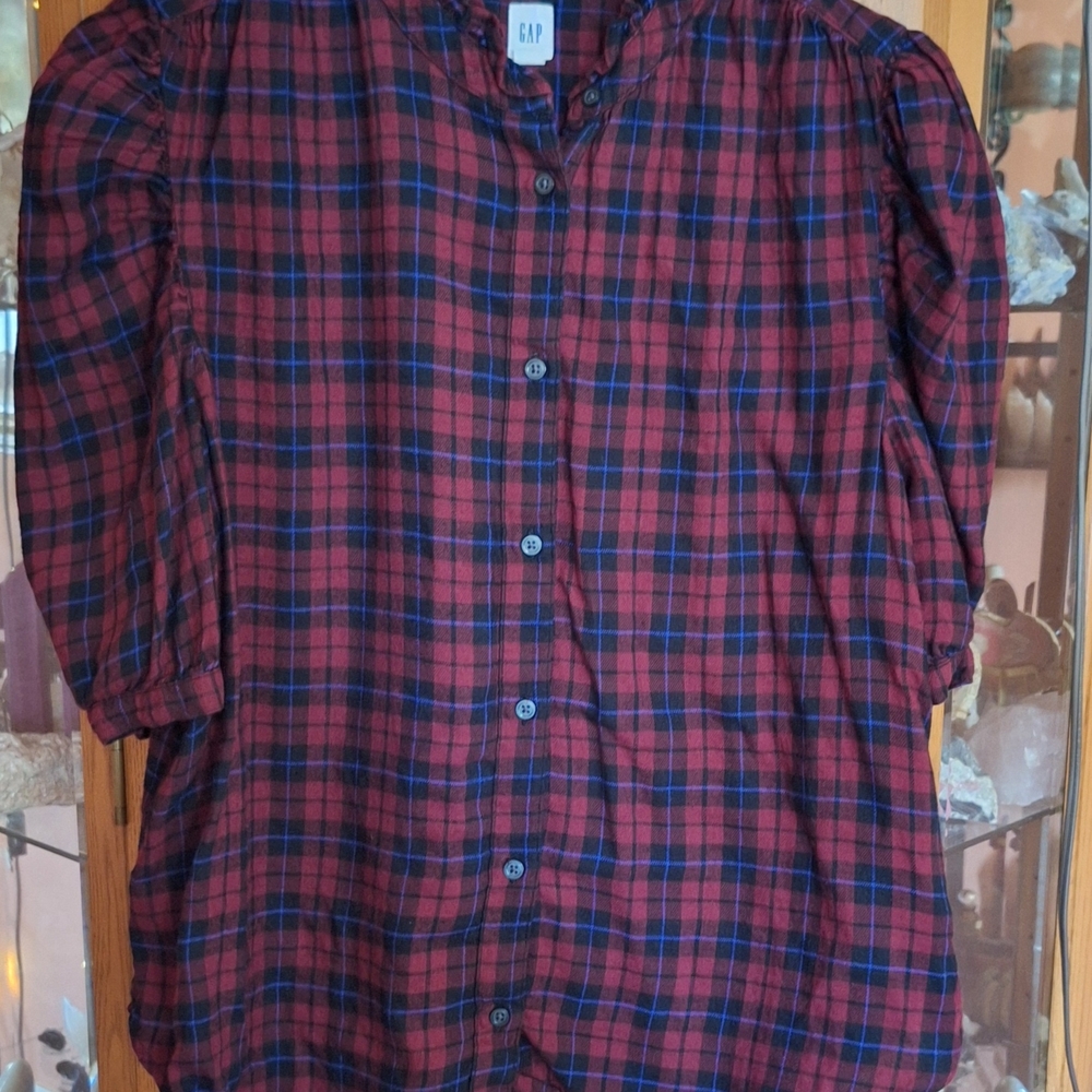 GAP Women’s Red and Navy Plaid Button-Down Shirt With Puff Sleeves Sz M